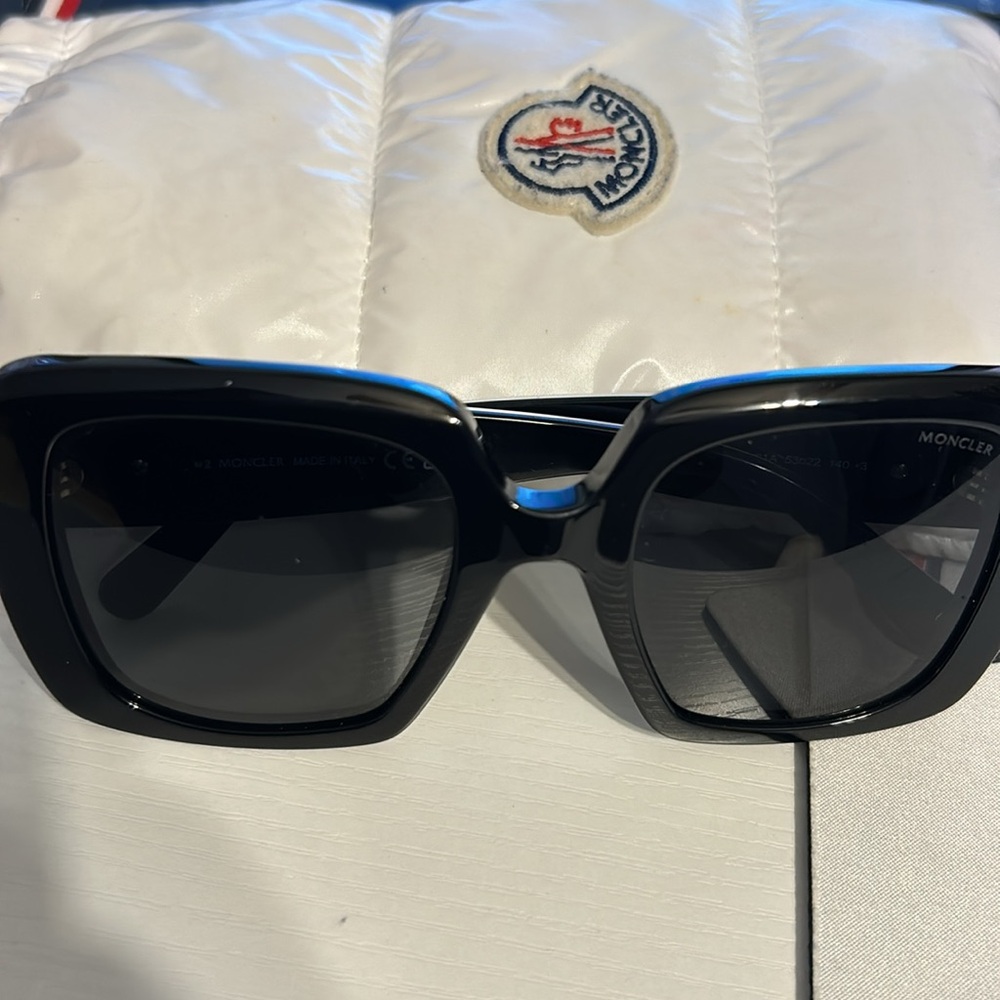 Authentic moncler unisex shades - Picture 3 of 8